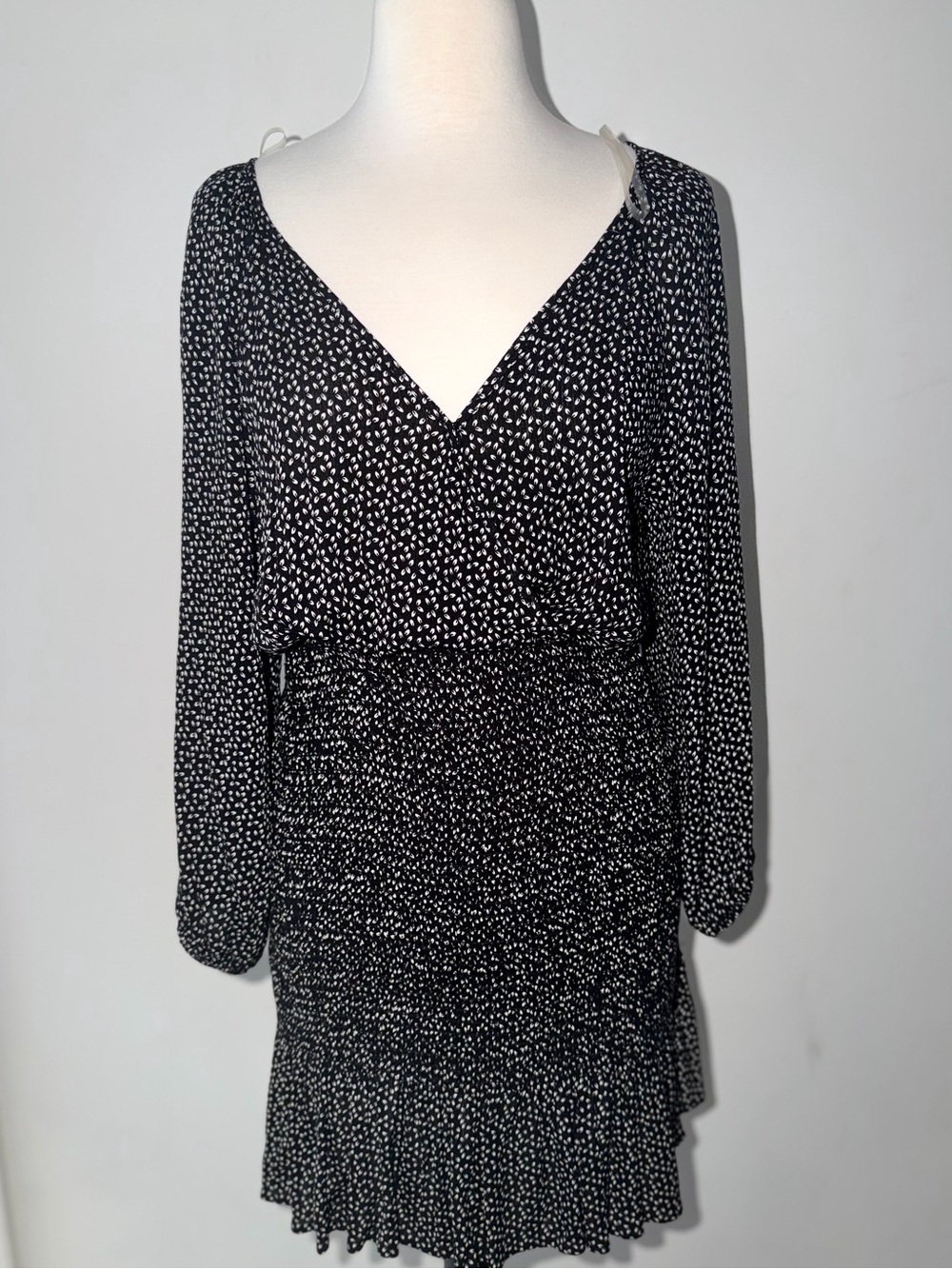 Lush Black & White V-Neck Long Sleeve Dress